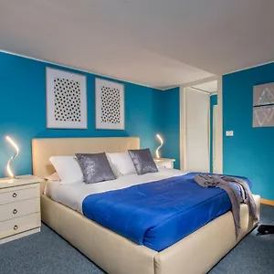 Navona Blue Daire